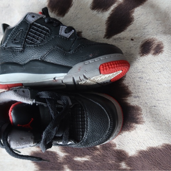 Jordan Kids Sneakers in Black and Red - Picture 2 of 2